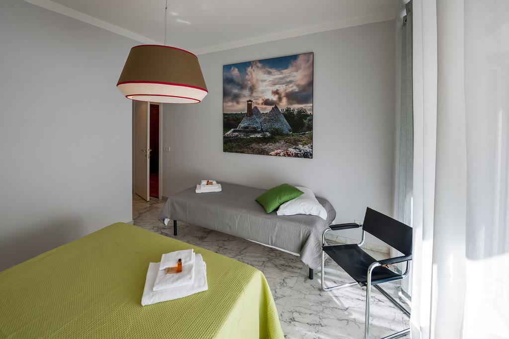 Magenta Vaticano Fornaci Rome Room photo